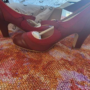Retro round toe Mary Janes in wine, size 8